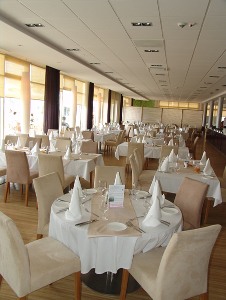 asztalterítő, napron és damaszt szalvéta